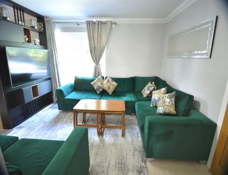 4 Bedroom Detached To Let - Photo 2