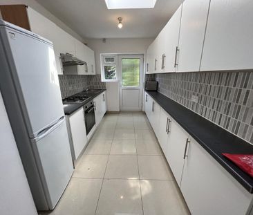 5 bedroom semi-detached house to rent - Photo 1