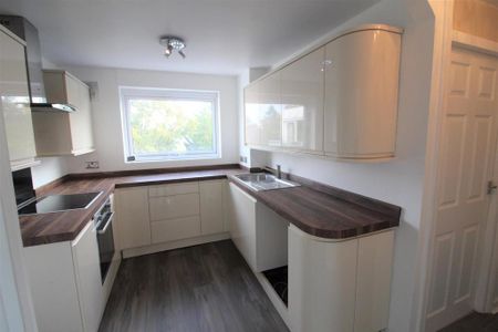 2 bedroom flat to rent - Photo 3