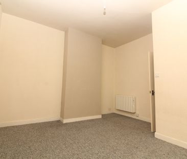 2 Bedroom Mid Terraced House - Photo 3