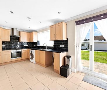 4 bedroom semi-detached house to rent - Photo 4