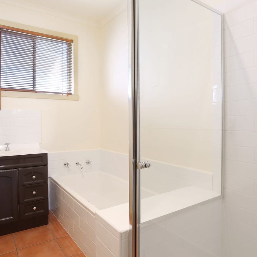 Beautifully presented pome in peaceful Pascoe Vale - Photo 1