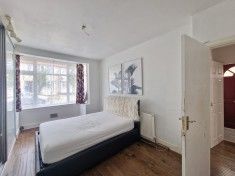 4 bed Semi-Detached House for Rent - Photo 5