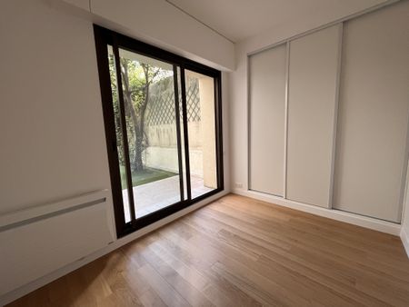 Appartement 2 chambres, rez-de-jardin, Neuilly - Photo 2