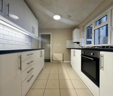 3 bedroom terraced house to rent - Photo 5