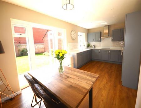 Thomas Gray Road, Stockport - Photo 2