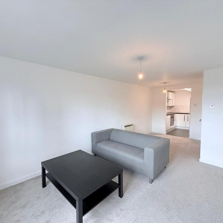 2 bedroom flat to rent - Photo 1