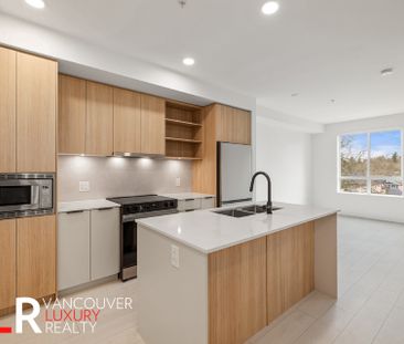 Condo in Surrey, BC - Photo 3