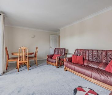 2 bedroom flat to rent - Photo 2