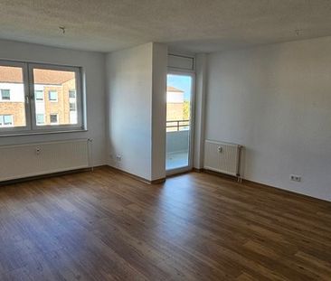 Tolle Aussichten – sofort verfügbar – helle 3-Zimmer-Wohnung in Rei... - Photo 2