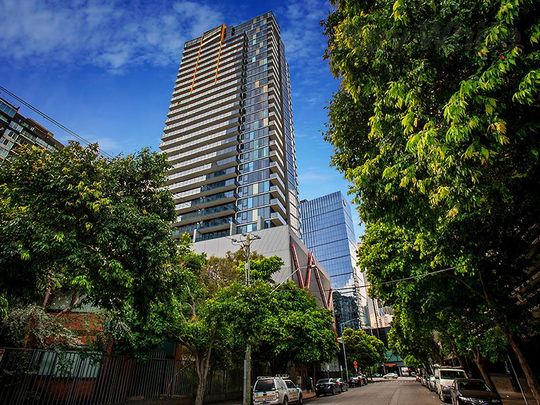 Spacious Southbank Apartment In Perfect Location with Huge Balcony! - Photo 1