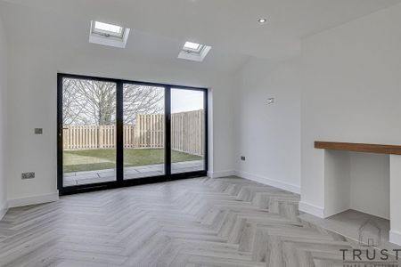 4 bedroom detached house to rent - Photo 4