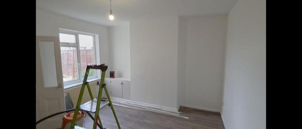 4 bedroom semi-detached house to rent - Photo 1