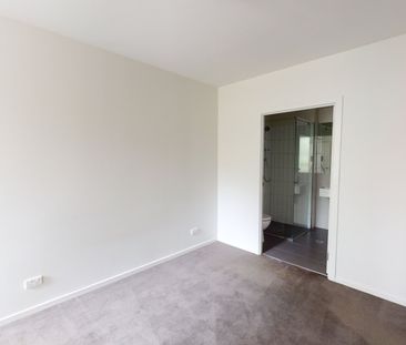 Contemporary Comfort in the Heart of Carlton - Photo 3