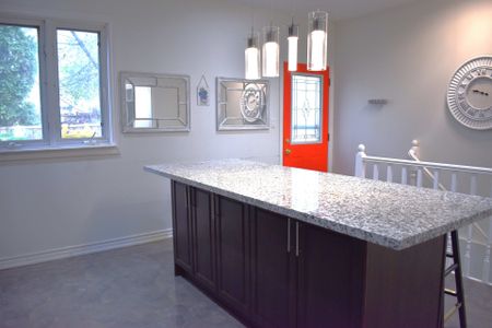 For Lease - 966 Dundas Street, Toronto, Ontario - Photo 2