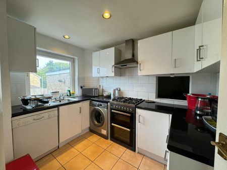 3 bedroom semi-detached house to rent - Photo 3