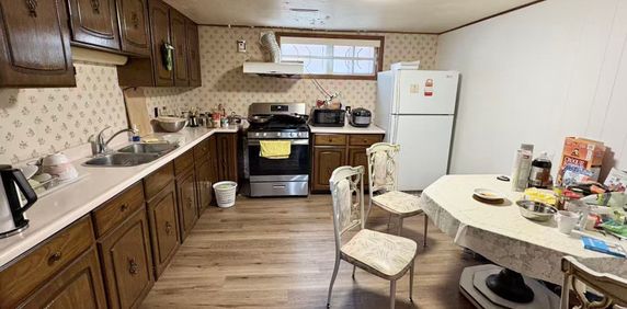 For Lease - 163 Fairglen Avenue Unit# Basement1, Toronto, Ontario - Photo 2