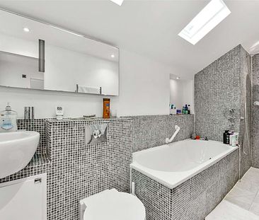 Situated in the heart of Clifton Village a charming townhouse with south facing courtyard garden and garage. - Photo 5