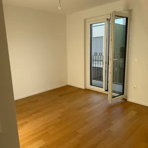Dachgeschosswohnung | Maßgefertigter Einbauschrank im Vorraum | Balkon | Klimaanlage - Photo 1