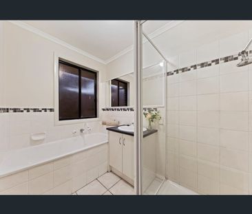 Spacious Family Living in a Prime Pakenham Hills Location - Photo 6