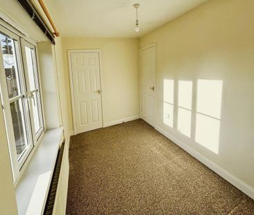 2 bedroom end of terrace house to rent - Photo 1