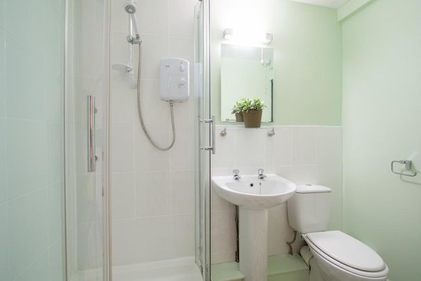 5 bedroom flat to rent - Photo 1