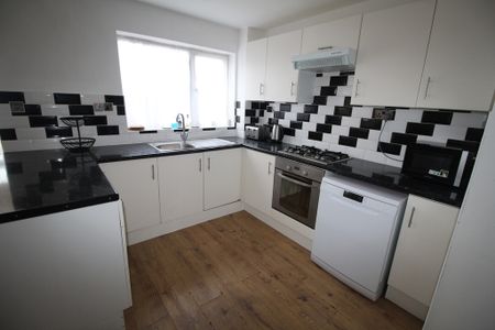 4 Bed Student Accommodation - Photo 4