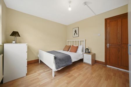 1 bedroom in a house share to rent - Photo 2