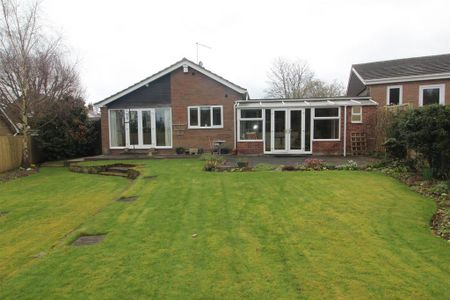 2 bedroom detached bungalow to rent - Photo 2