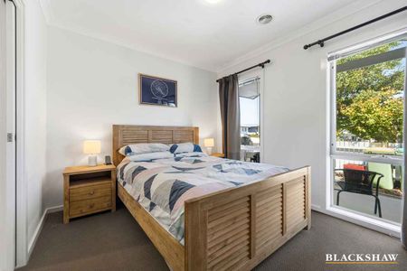 SINGLE LEVEL 3 BEDROOM HOME ACROSS FROM GOOGONG SHOPS, PARK AND SCHOOL - Photo 5