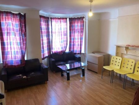 2 bedroom flat to rent - Photo 3
