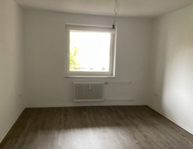 Renovierte 2-Zimmer-Wohnung mit Loggia kurzfristig verfügbar - Photo 1