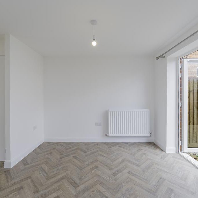 3 bedroom semi-detached house to rent - Photo 1