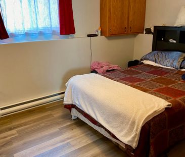 234 Sewell St. Unit B - Photo 2