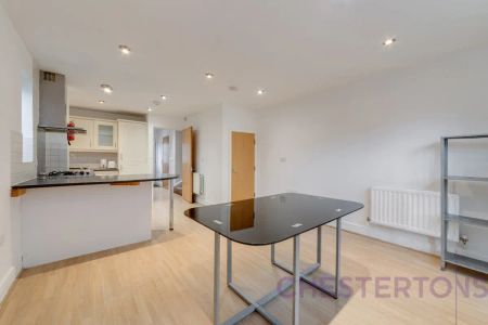 4 bedroom house in Lewisham - Photo 4