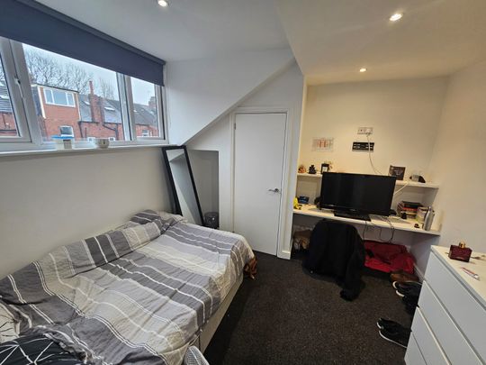 3 Bed - 17 Royal Park Terrace, Hyde Park, Leeds - LS6 1EX - Student - Photo 1