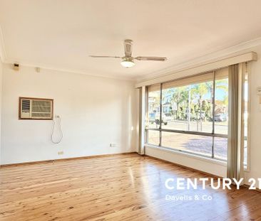 Charming 3-Bedroom Home with Spacious Backyard - Photo 4