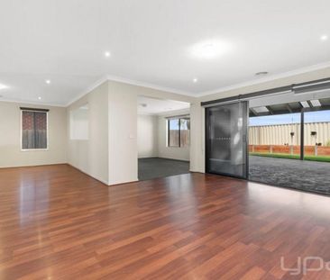 Luxurious Family Living in Caitlyn Drive! - Photo 2