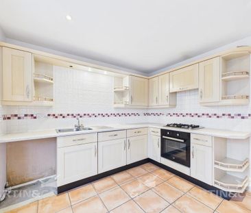 3 bedroom end of terrace house to rent - Photo 3