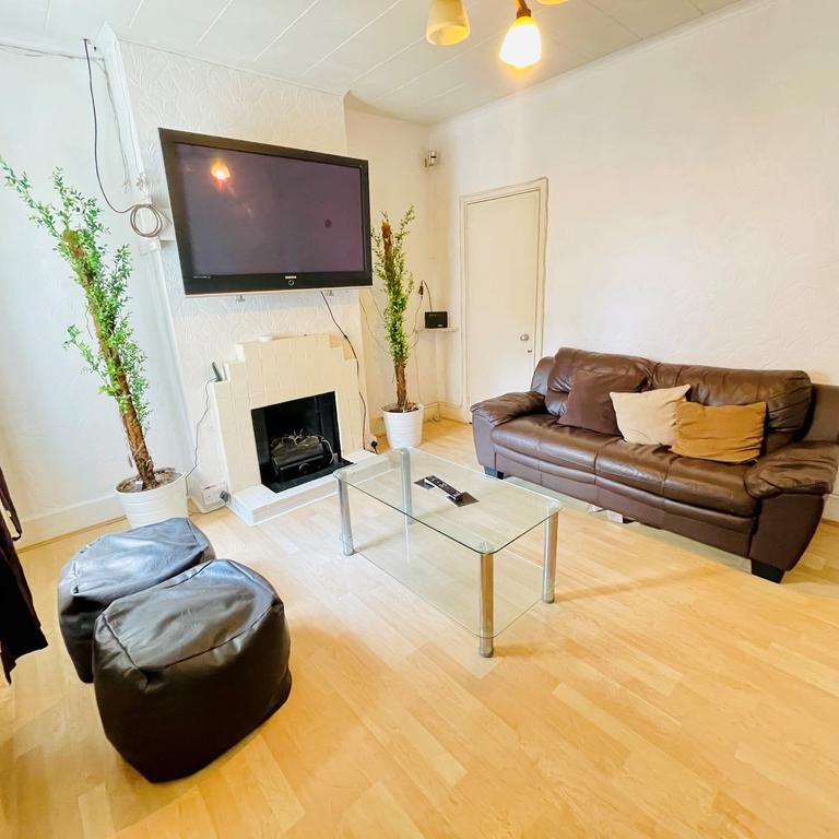 1 bedroom in a house share to rent - Photo 1