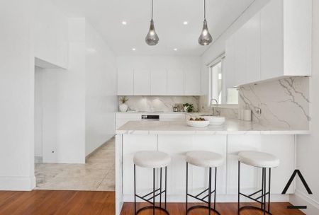 Luxurious Family Retreat in Prime Mosman Location - Photo 3