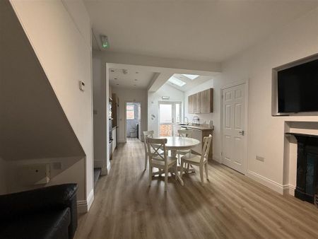 5 bedroom terraced house to rent - Photo 5