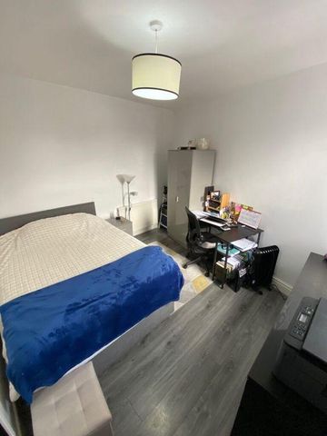 4 bedroom terraced house to rent - Photo 5