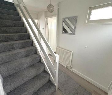 4 bedroom end of terrace house to rent - Photo 5