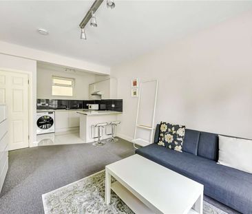 A well presented apartment in a purpose built development in Maida ... - Photo 2