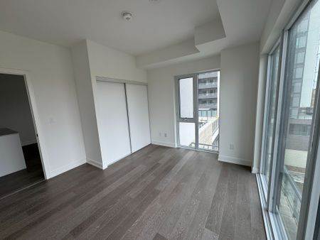 For Lease - 715 Davis Drive, Newmarket, Ontario - Photo 4