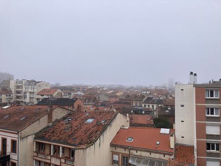 T2 Jeanne-d'Arc avec balcon et garage, vue dégagée et ascenseur - Photo 2