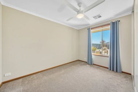 “No rear neighbours, sea glimpses, and a secret studio out back” - Photo 5