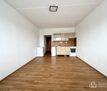 Pronájem slunné garsonky, ul. Jiřího z Poděbrad, Sokolov - Photo 1