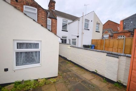 2 bedroom terraced house to rent - Photo 5